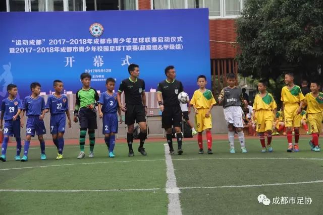 穆里尼奥重返罗马主场获球迷热烈欢迎